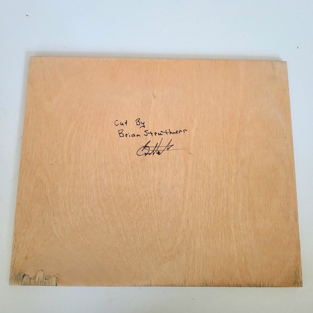 Hand made picture of dog cut on wooden plug. Signed by artist. - Picture 5 of 7